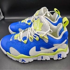 Nike Air Barrage Low Size 6y Brand New